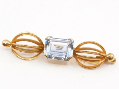Brosch 18K Bredd 4cm, med blå sten