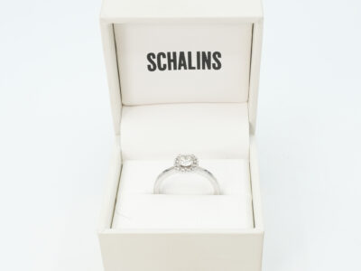 Ring Vitguld 18K4,8g Ø18mm med diamanter 1xca0,40ct W/VS från Schalins