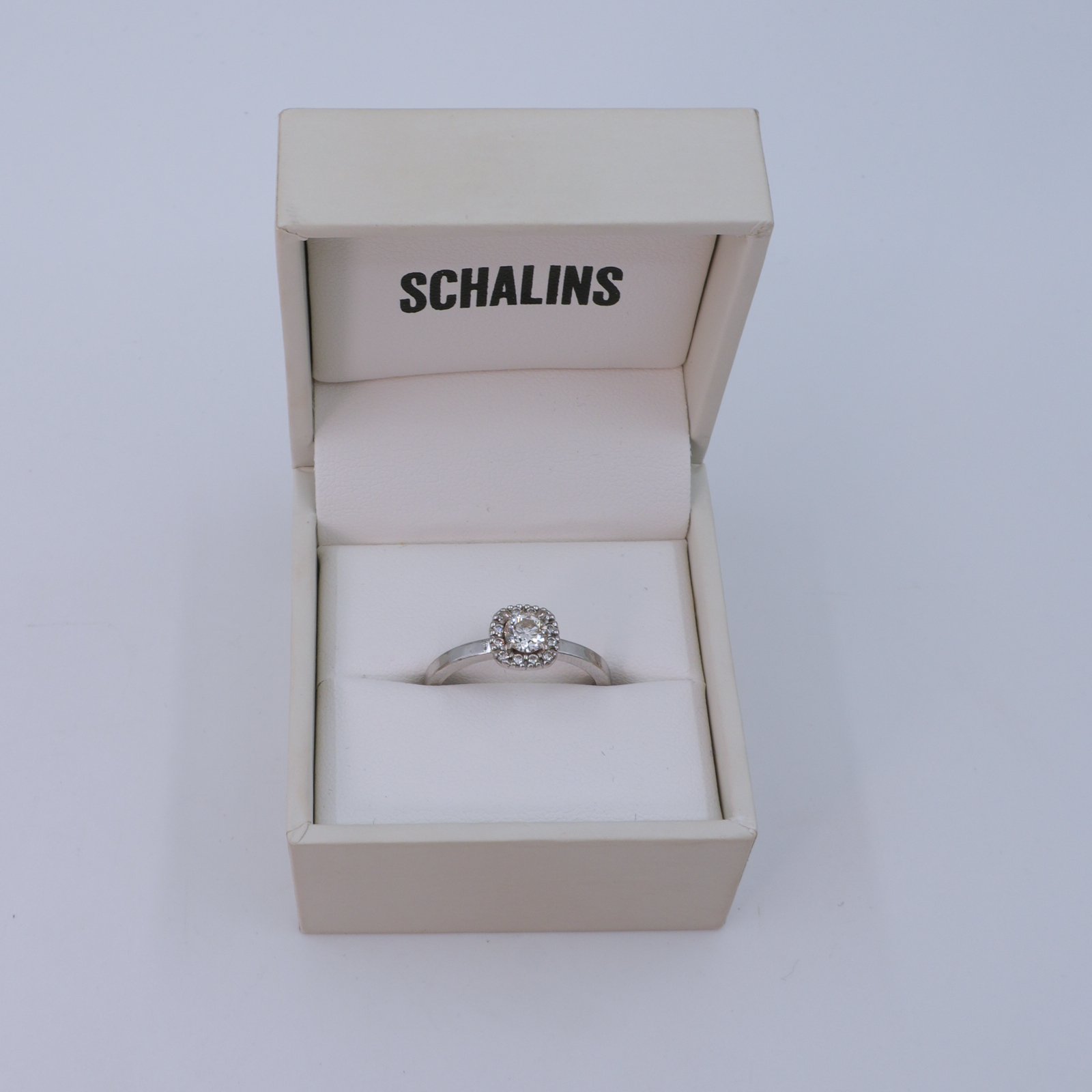Ring Vitguld 18K4,8g Ø18mm med diamanter 1xca0,40ct W/VS från Schalins