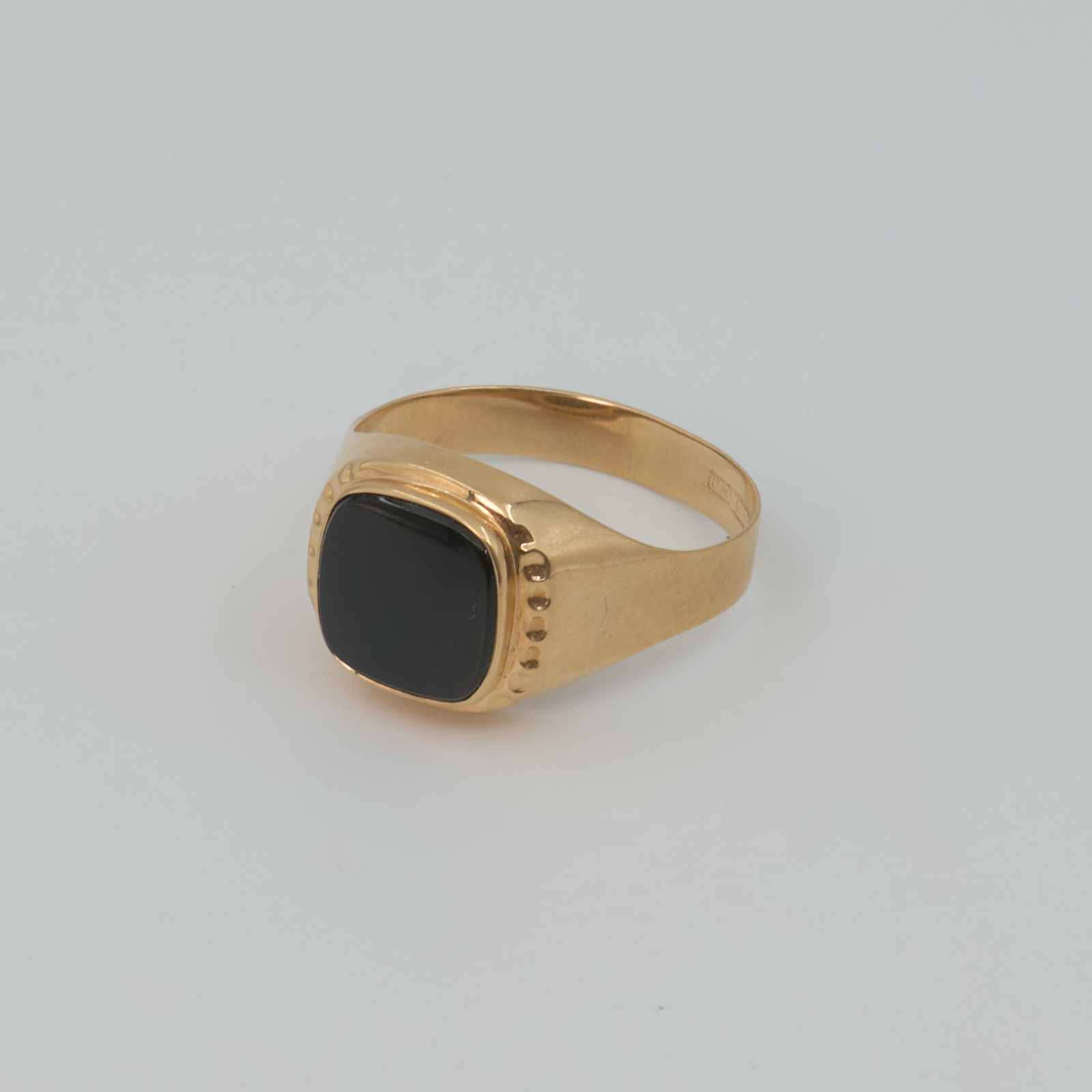 Klackring Guld 18K 3,4g med svart sten