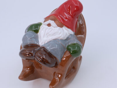 Figurin tomte i gungstol Höjd ca 11,5cm, Rolf Berg Keramik