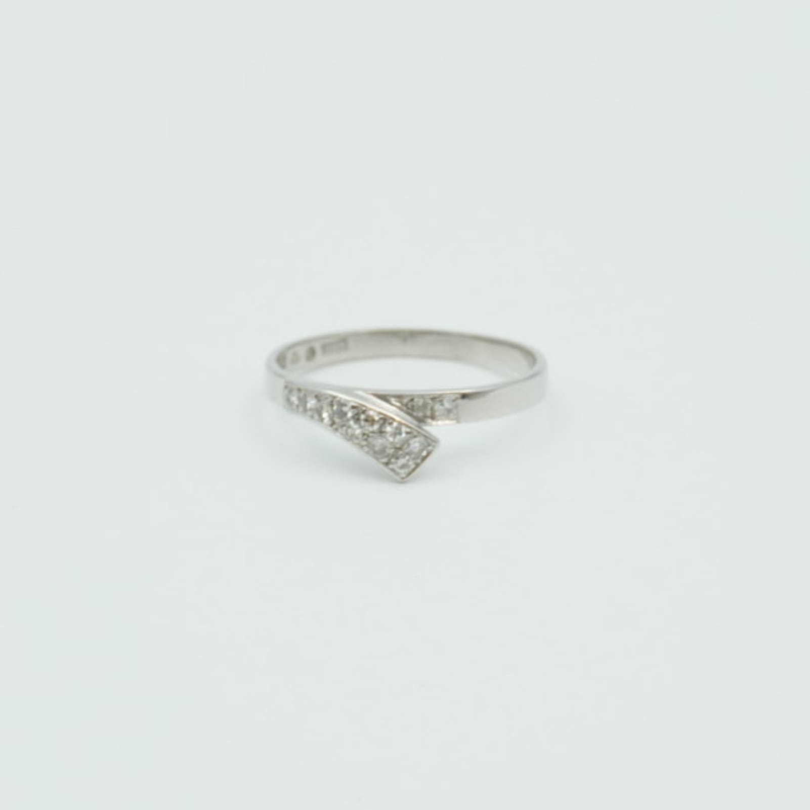 Ring Vitguld med diamanter 18K 2,20g Ø18