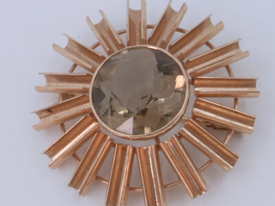 Brosch Guld 14K 8,6g Höjd 38mm, med sten