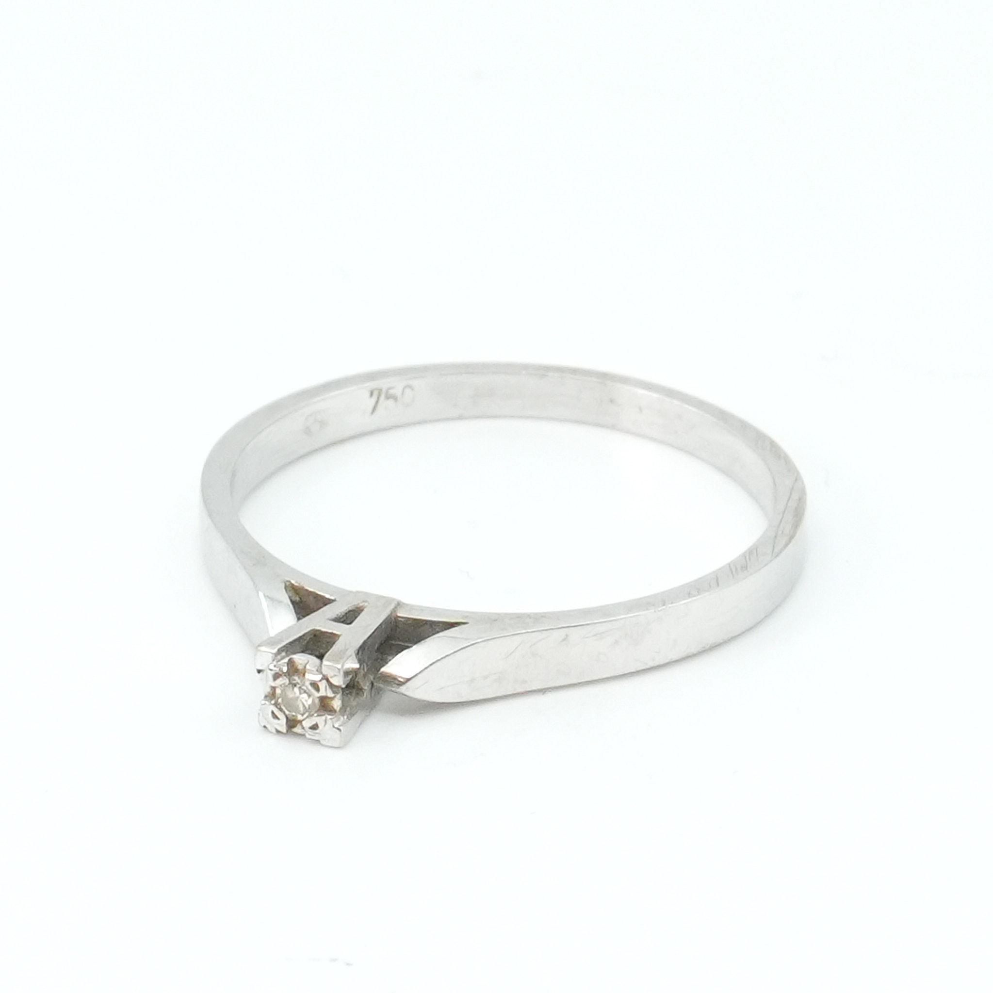 Ring Vitguld 18K 1,9g Ø16.75mm med diamant 1xca0,01ct