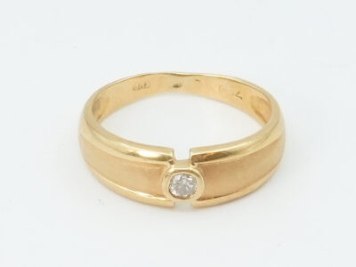 Ring Guld 18K 2,8g Ø16mm med diamant 1xca0,06ct
