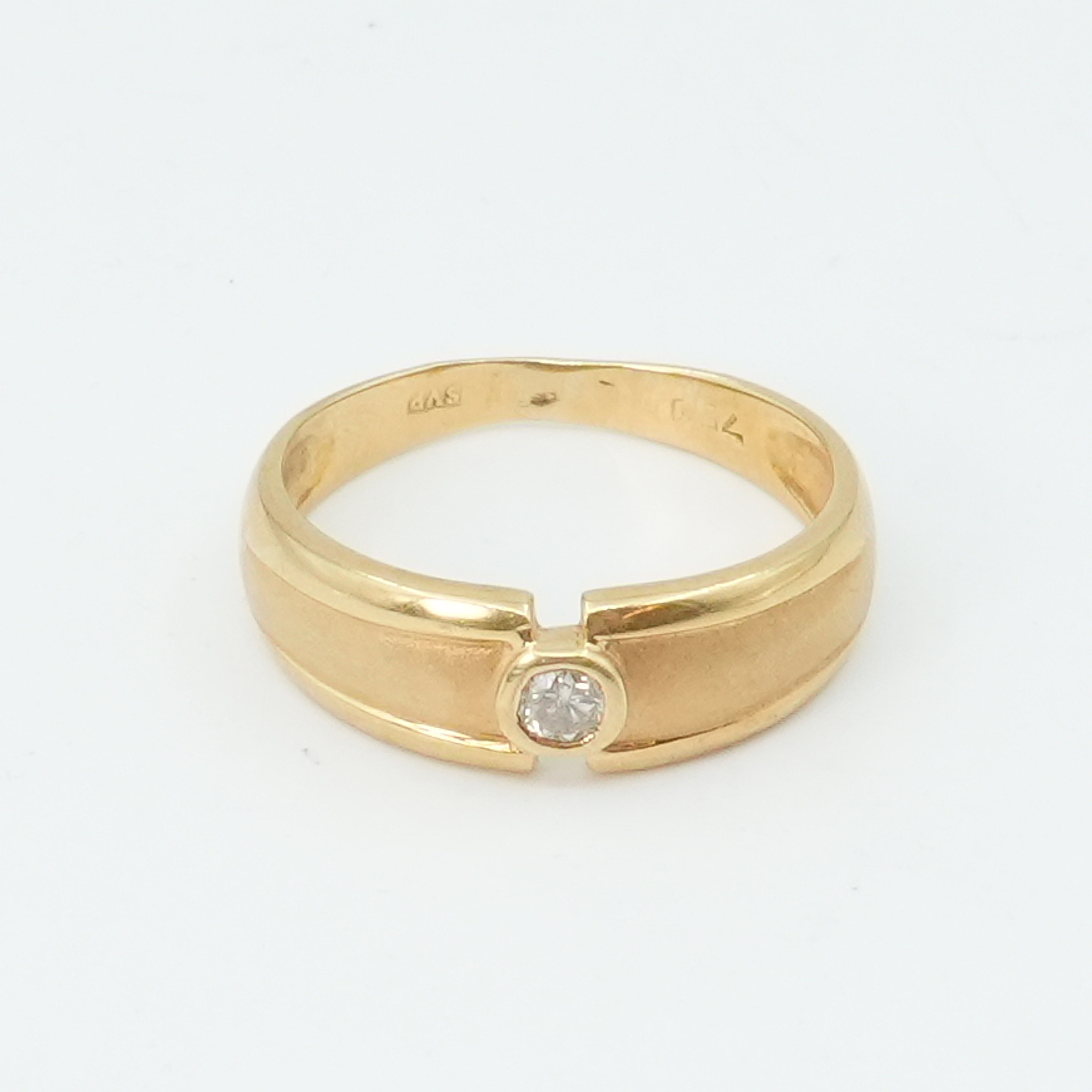 Ring Guld 18K 2,8g Ø16mm med diamant 1xca0,06ct
