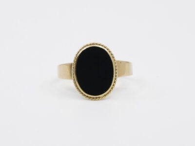 Ring med svart sten18K brv 3,6g Ø18¼