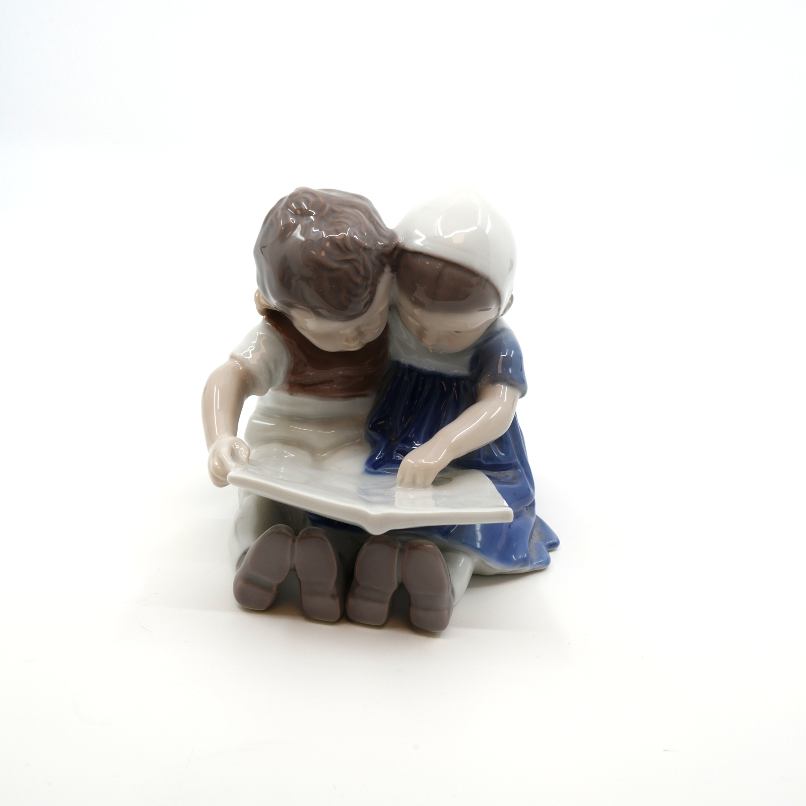 Figurin "Pojke & Flicka läser bok" Royal Copenhagen