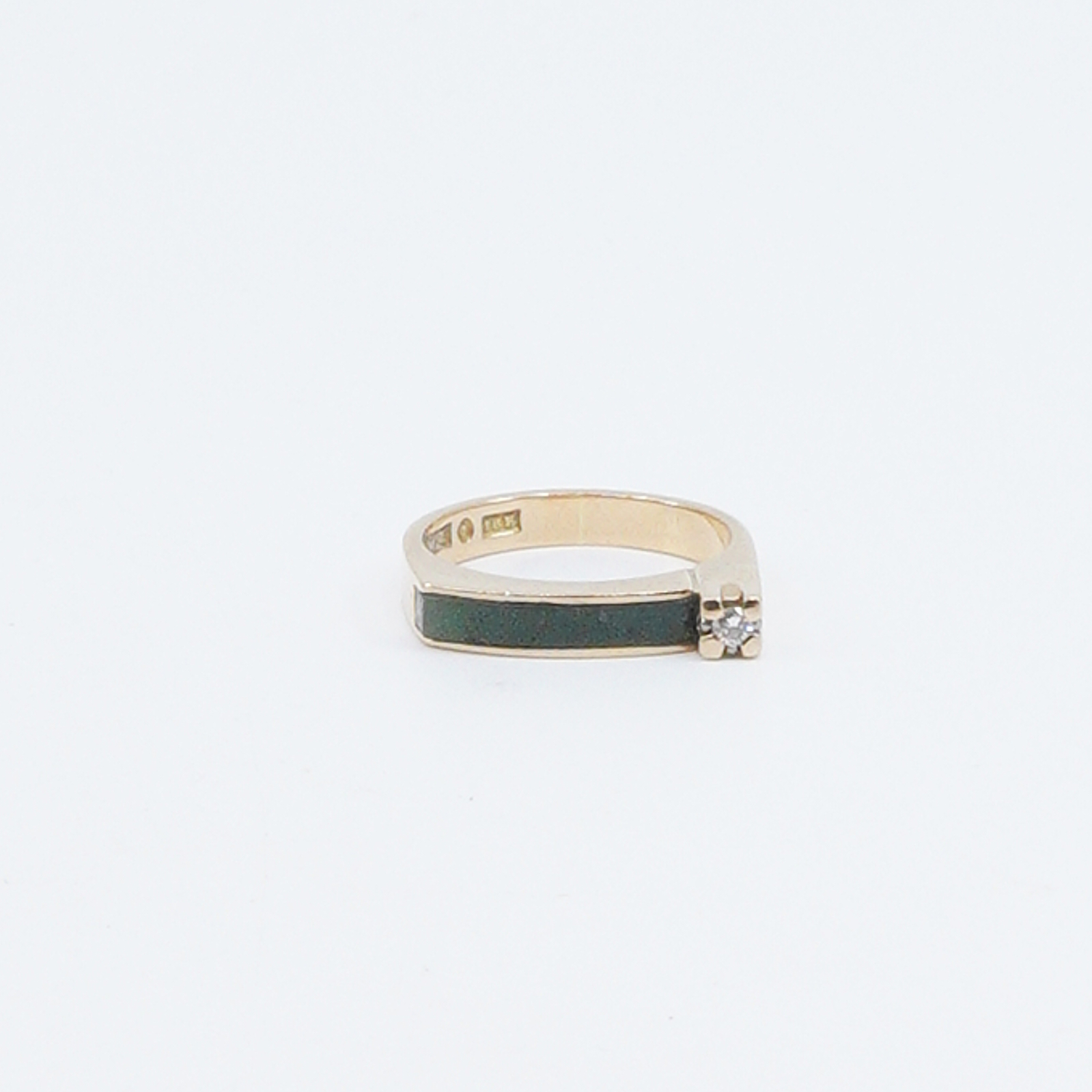 Ring Guld 18K med stenar och diamant