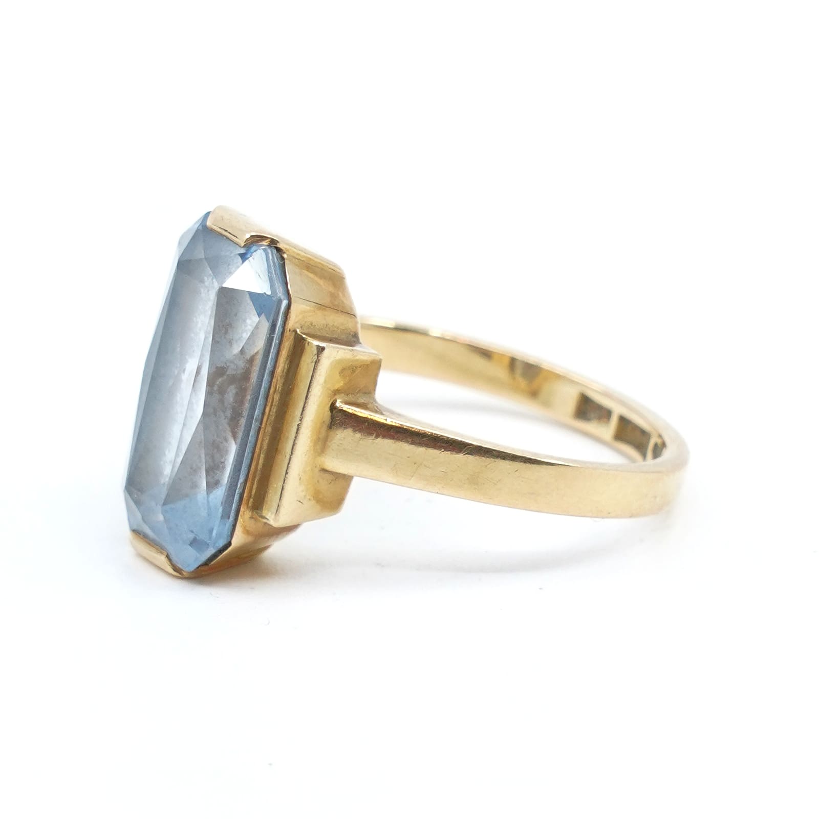 Ring med sten Guld 18K 6,9g Ø17,75