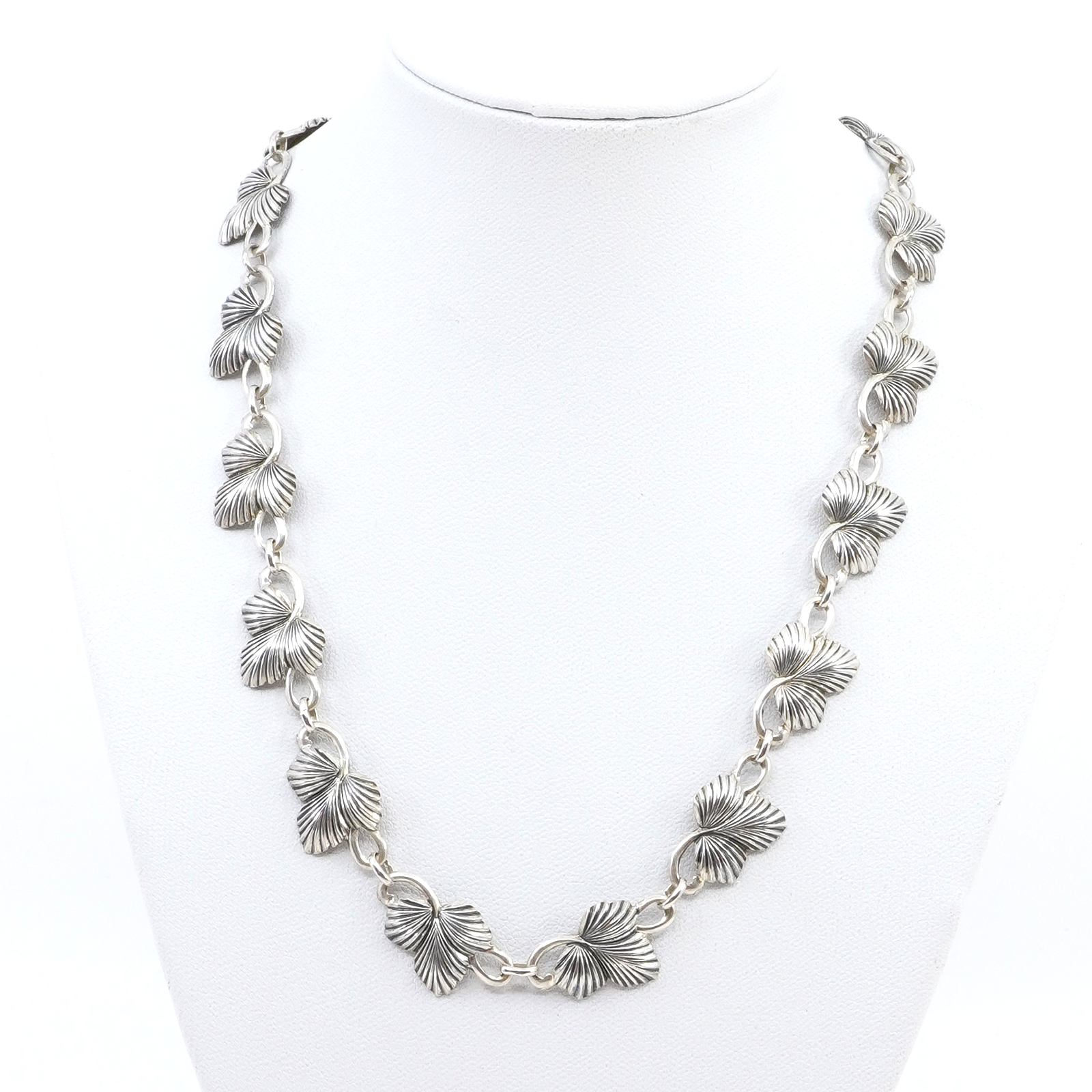Collier med bladdekor Silver S830