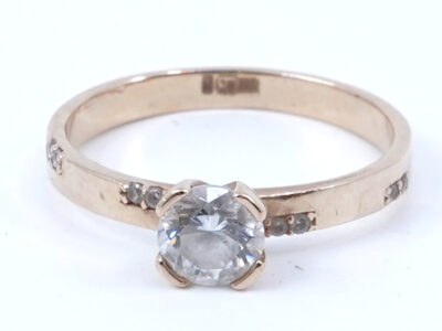 Ring med stenar