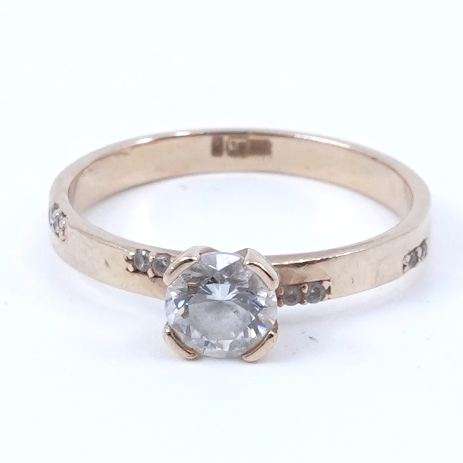 Ring med stenar