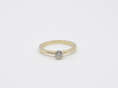 Ring med diamant Guld 18K 2,9g Ø16
