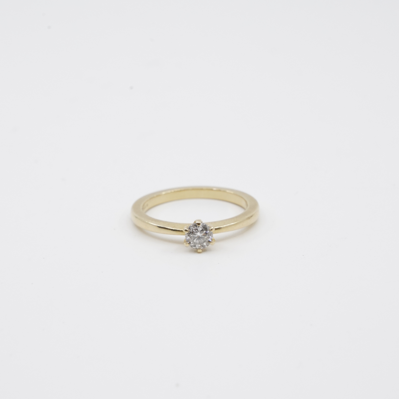 Ring med diamant Guld 18K 2,9g Ø16