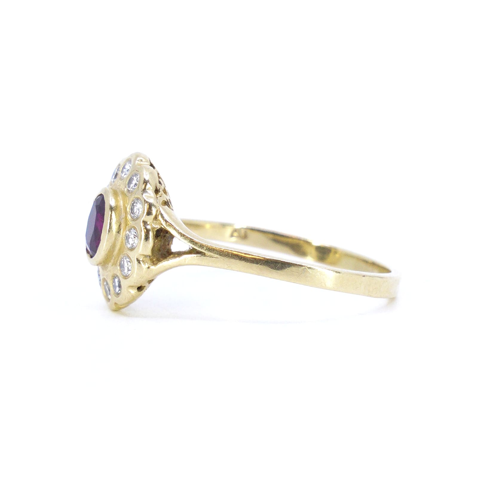 Carmoséring med diamanter 12x ca 0,03ct & röd sten