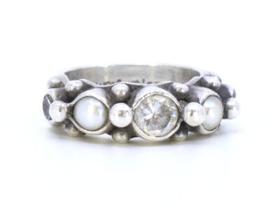 Ring med stenar