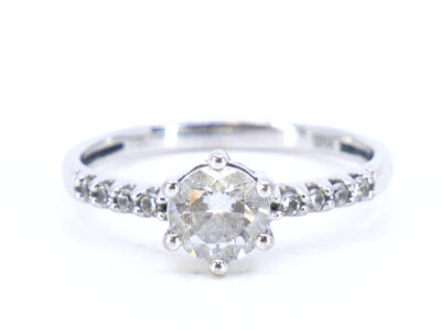 Ring med stenar