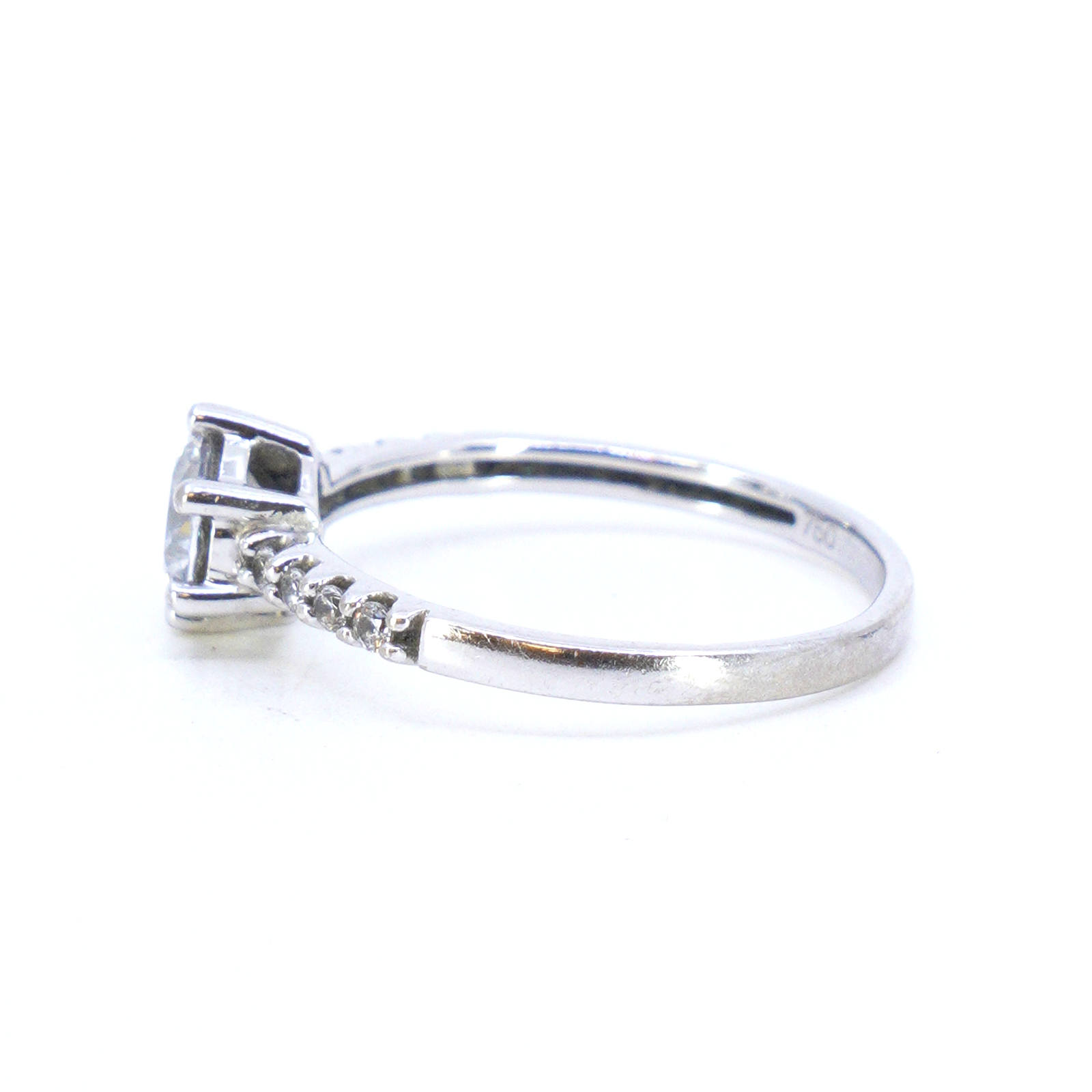 Ring med stenar