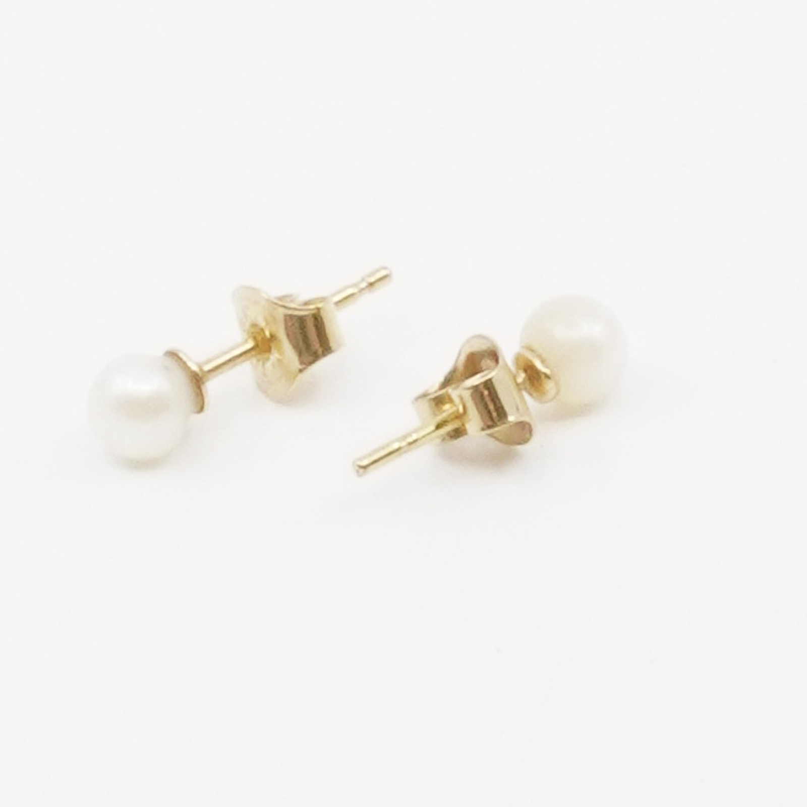 Örhängen Guld med odlade Pärlor 18K 0,8g