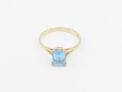 Ring med blå sten 18K brv 2,7g Ø17½