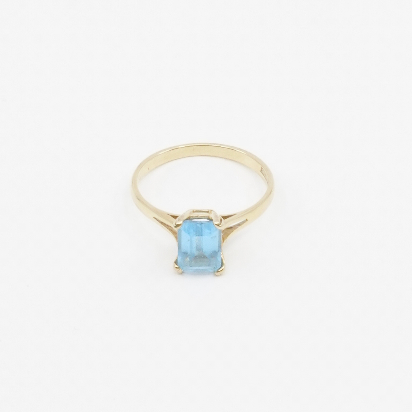 Ring med blå sten 18K brv 2,7g Ø17½