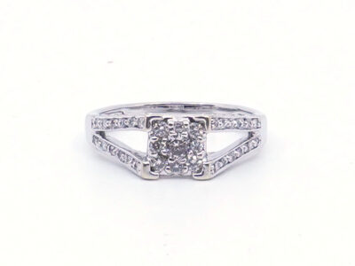 Ring vitguld 18K 4,4g Ø17¾ med diamanter