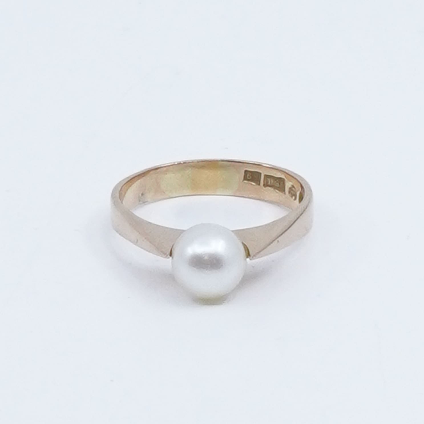 Ring med pärla