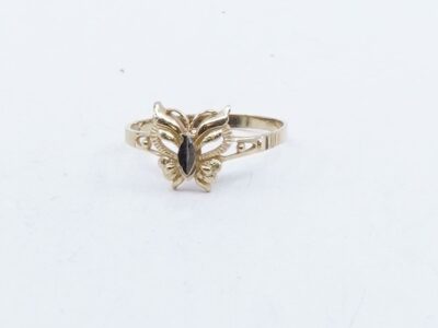 Ring med fjäril