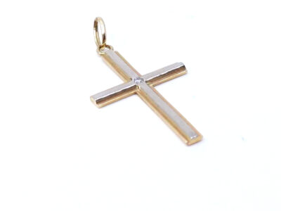 Hänge Guld 18K 3,7g Bredd 21mm Höjd 43mm, kors med diamant ca 0,03ct