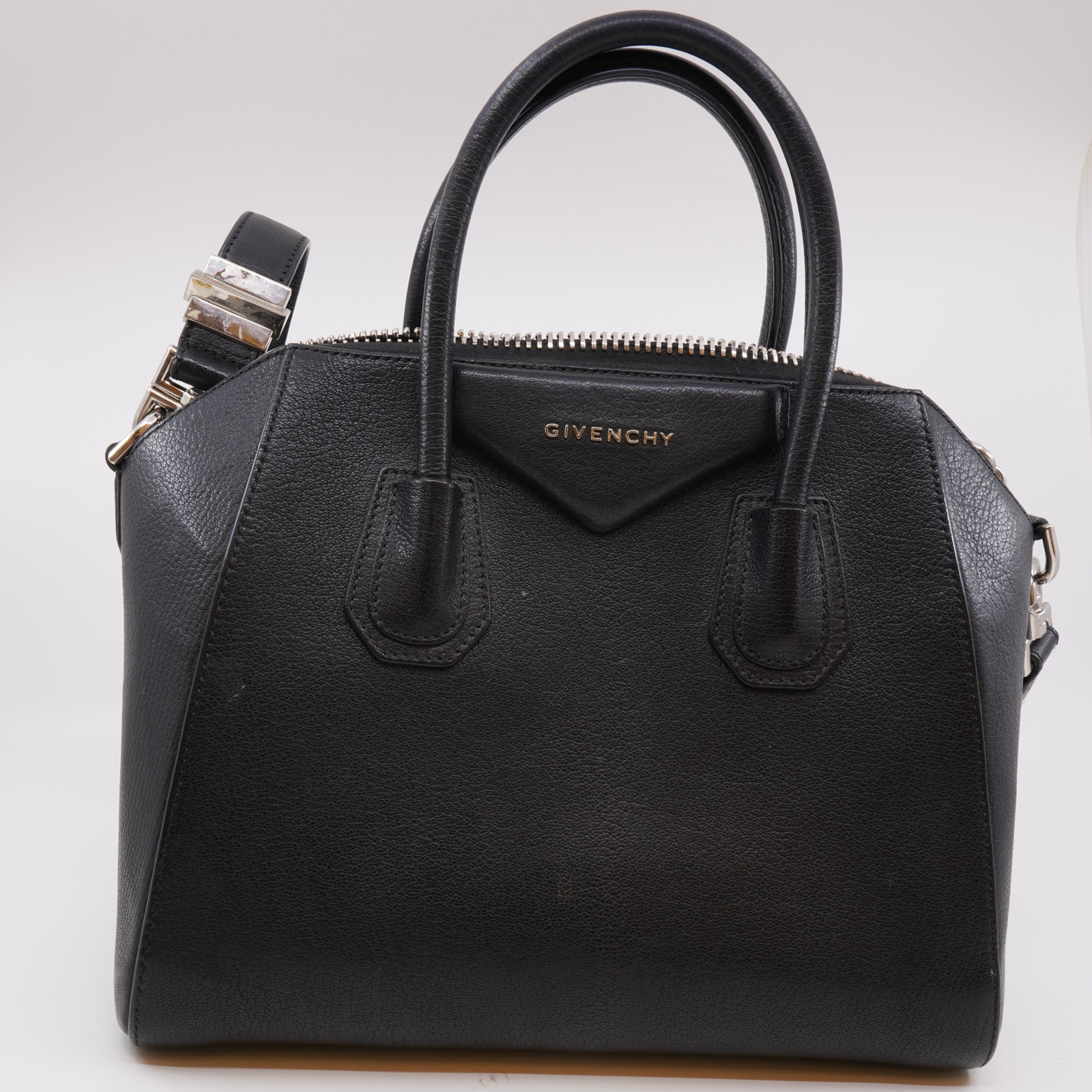 Handväska Givenchy Antigona med axelrem