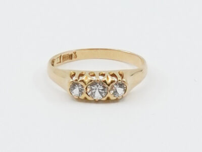 Ring Guld med stenar