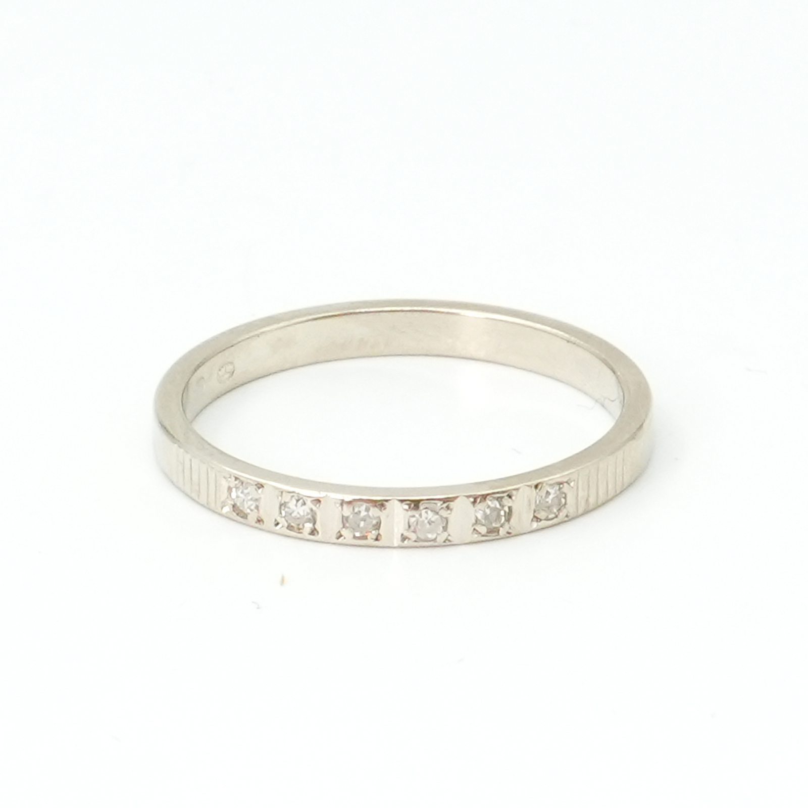 Ring Vitguld 18K 1,7g Ø16.25mm med diamanter 6xca0,01ct