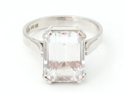 Ring Vitguld 18K 6,7g Ø17.50mm med sten
