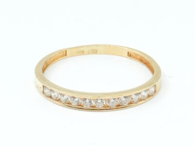 Ring Guld 18K 1,6g Ø19.50mm med vita stenar
