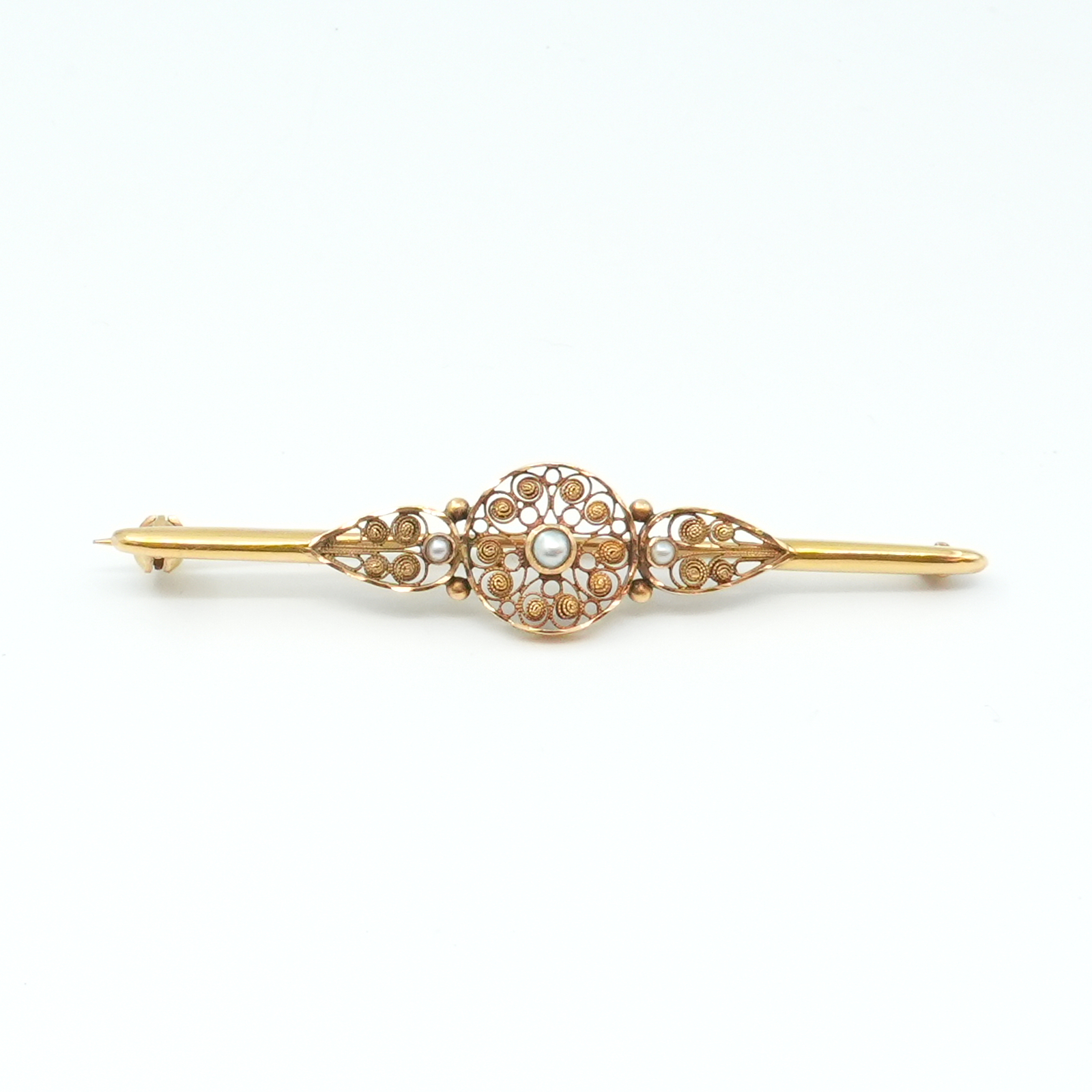 Brosch Guld 18K 4,6g Längd 64mm Bredd 3-17mm med odlade pärlor