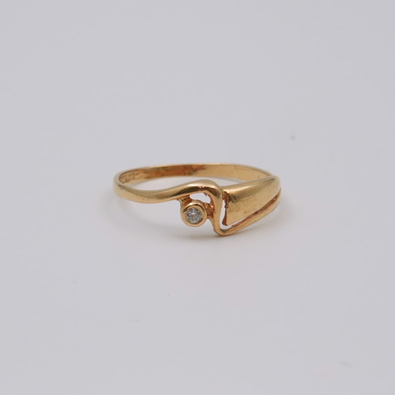 Ring 18K med sten