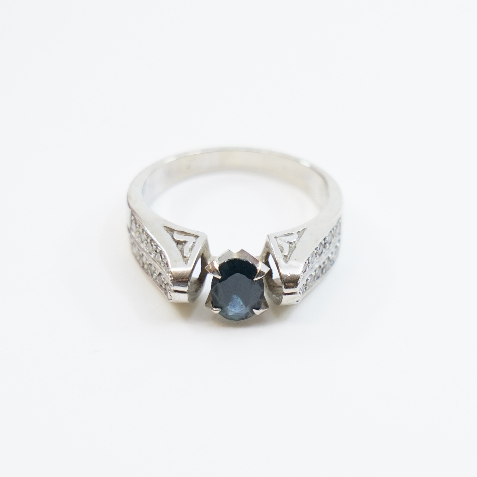Ring Vitguld 14K 4,6g Ø16¼ med diamanter 20xca0,005ct