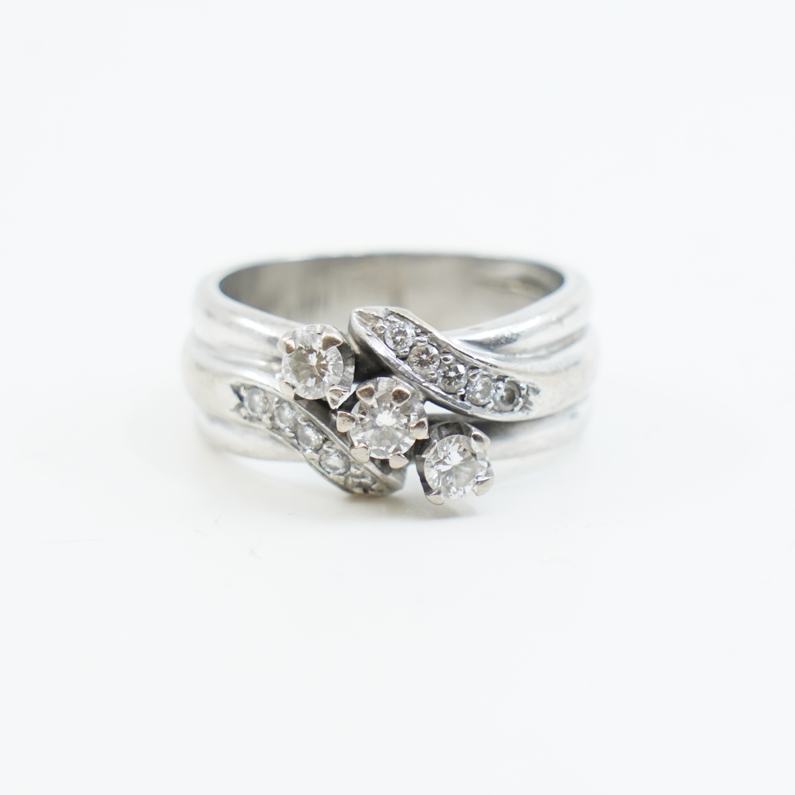Ring Vitguld 18K 11,3g Ø18¾ med diamanter