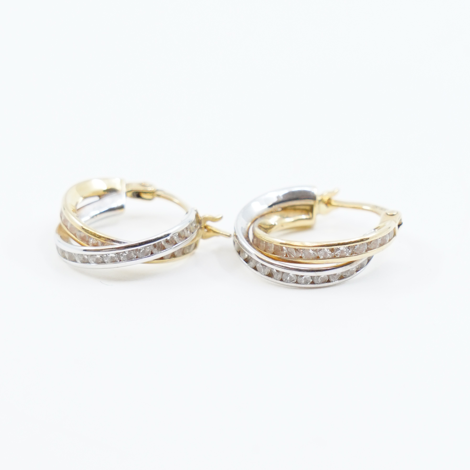 Örhängen Guld 18K 2,1g Höjd 4mm Diameter 14mm med stenar