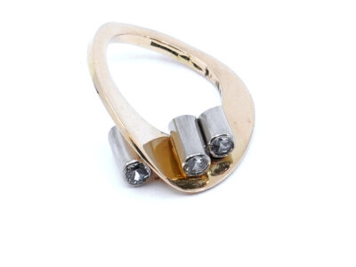 Ring Guld 18K med vita stenar