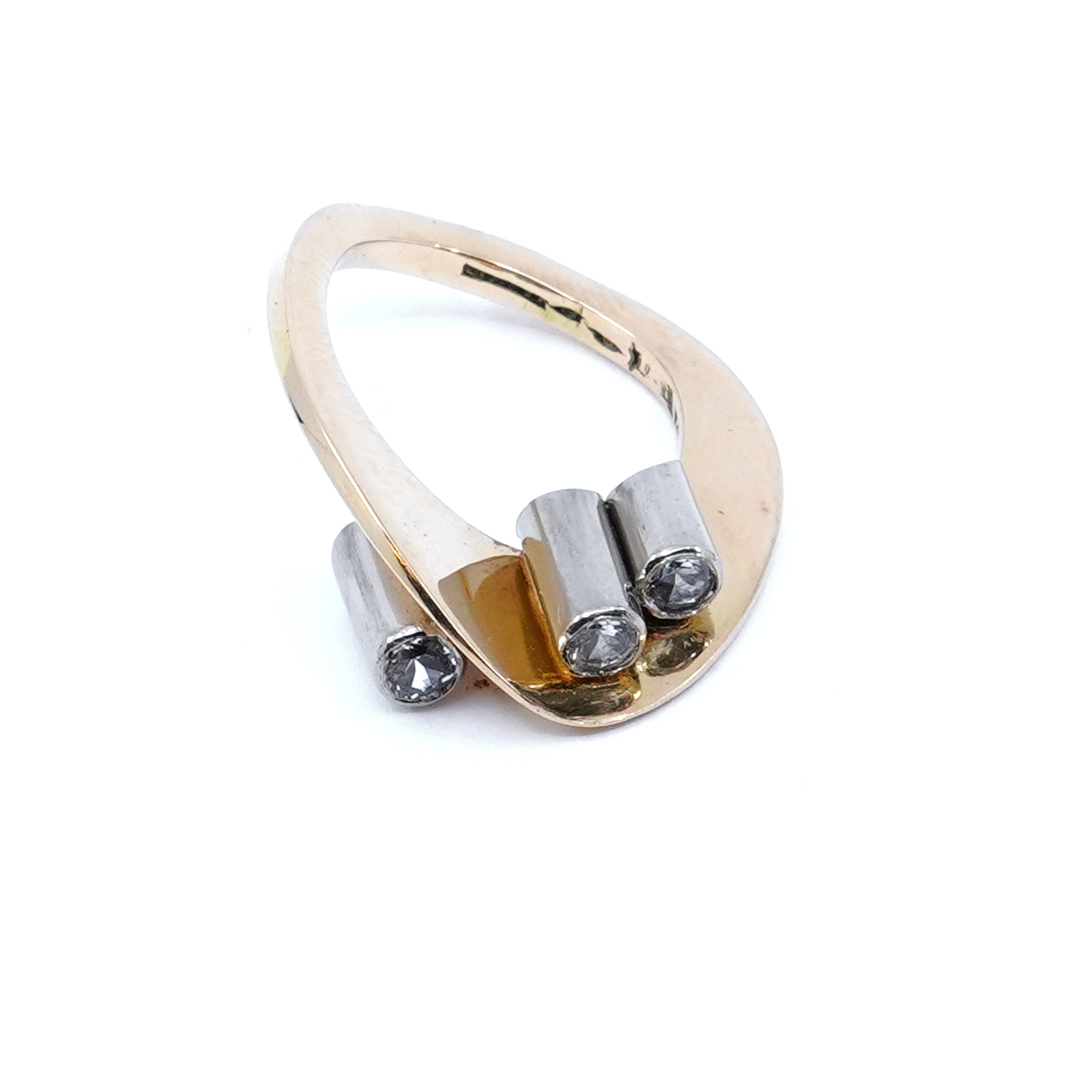 Ring Guld 18K med vita stenar