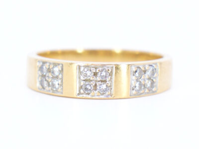 Guldring med diamanter