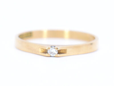 Guldring med diamant