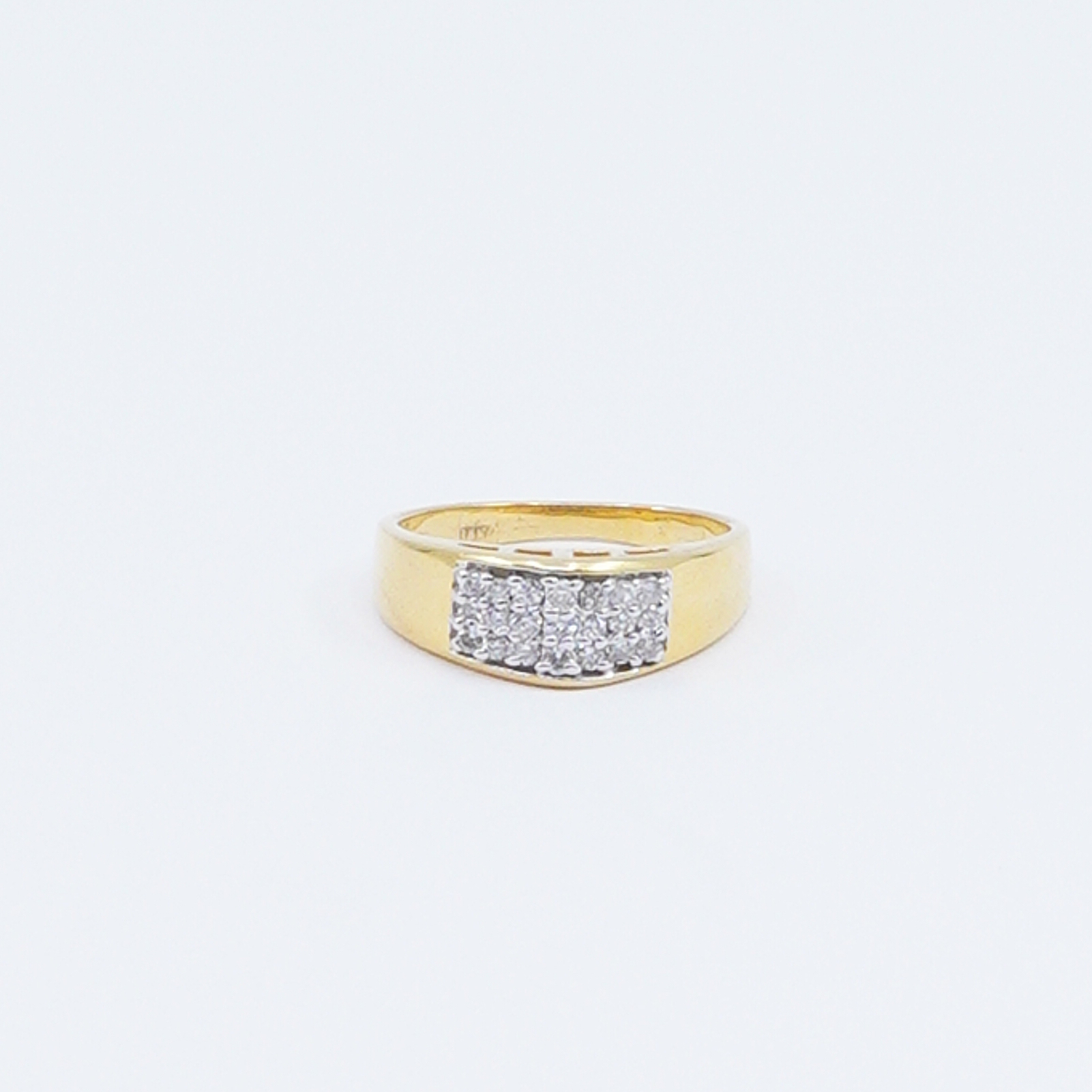 Ring med diamanter
