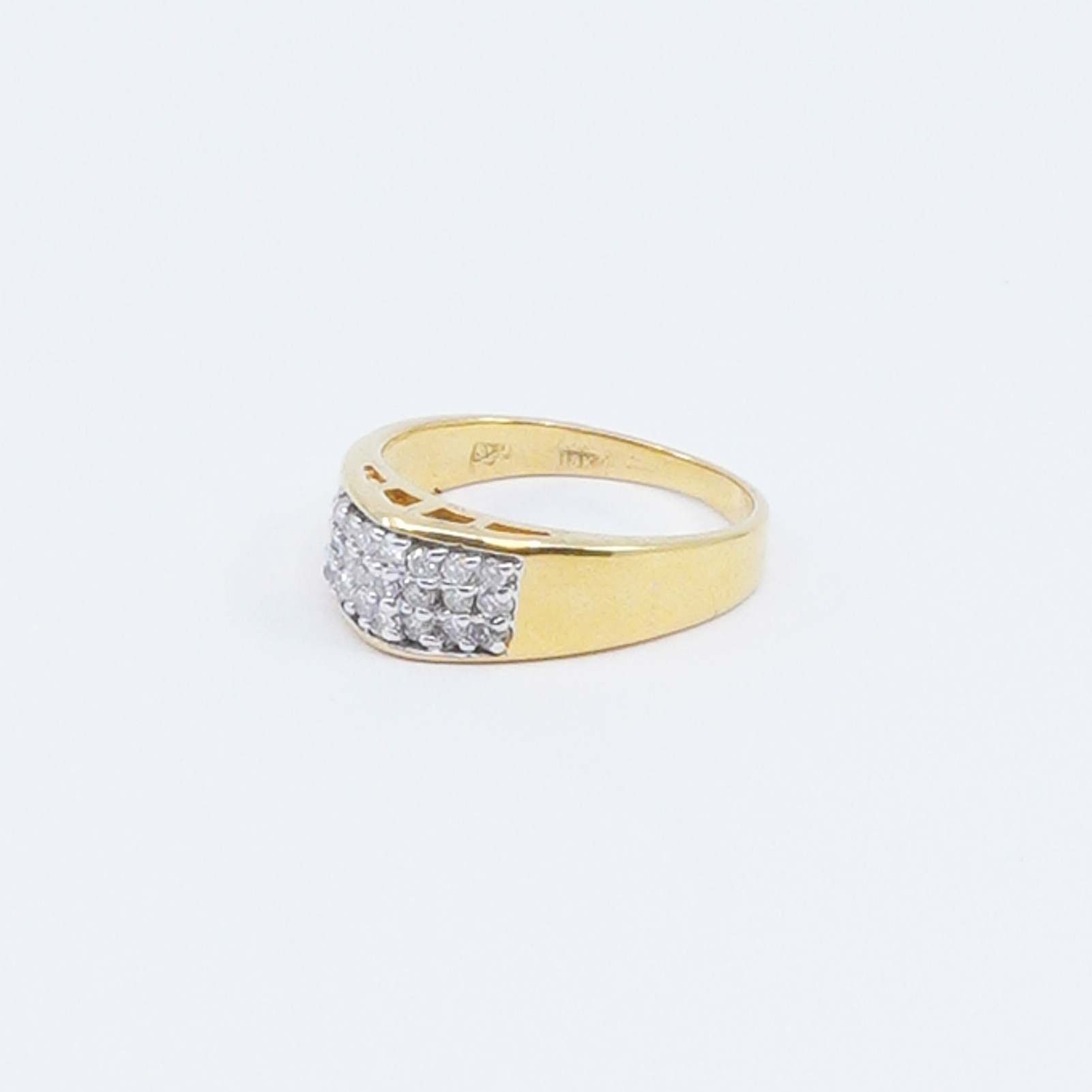 Ring med diamanter