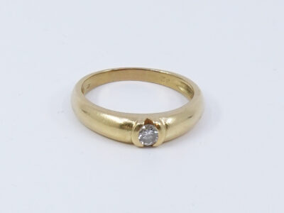 Ring Guld 18K 5,2g Ø19 Med diamant 1xca0,20ct