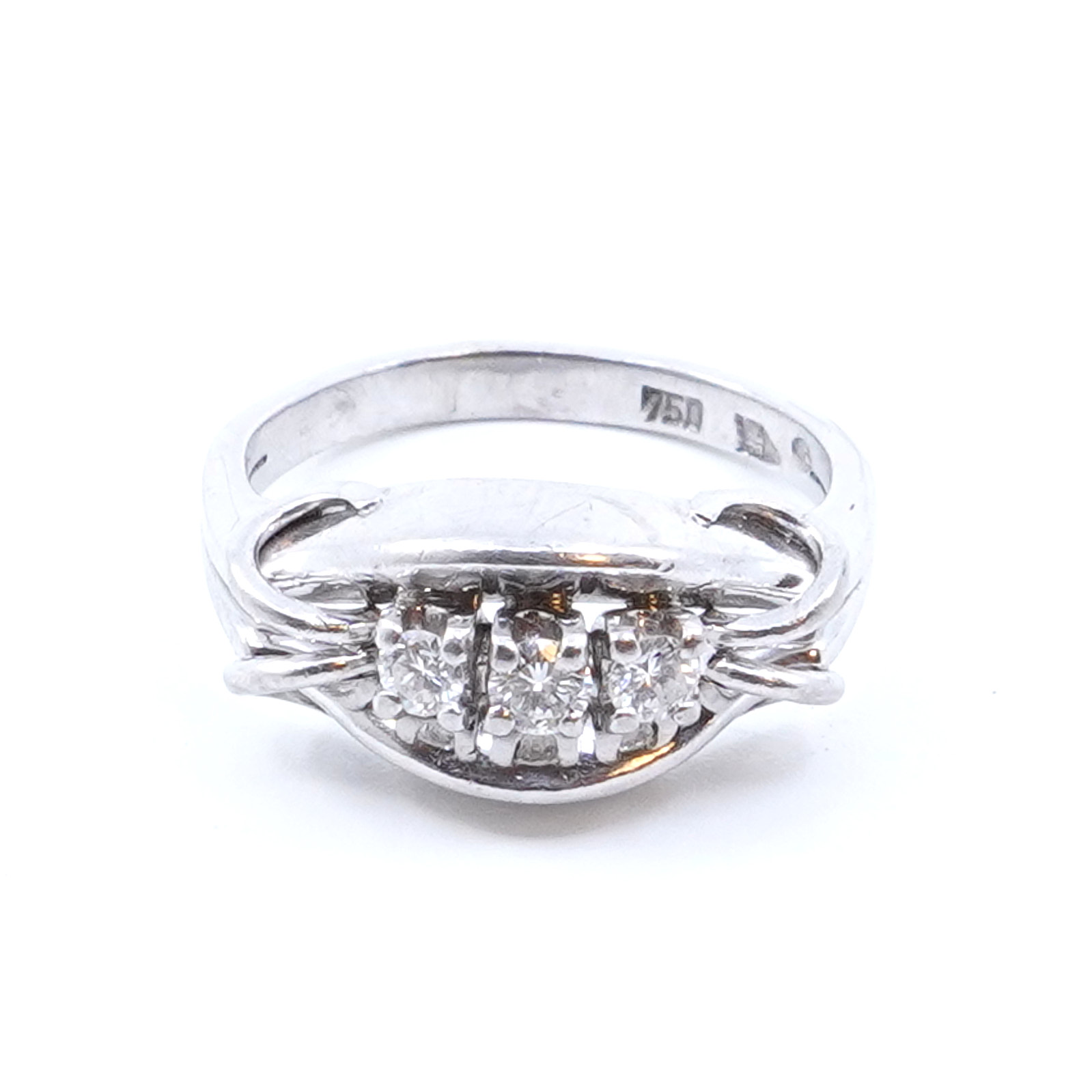 Ring Vitguld 18K 5,6g Ø16,75 Med diamanter 1xca0,08ct, 2xca0,05ct