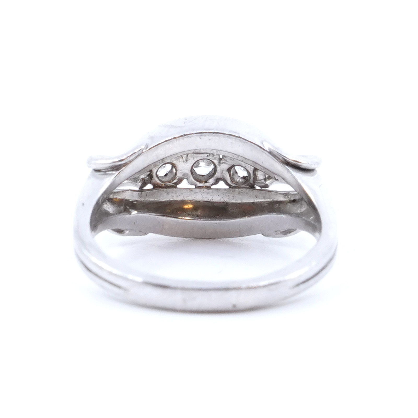 Ring Vitguld 18K 5,6g Ø16,75 Med diamanter 1xca0,08ct, 2xca0,05ct