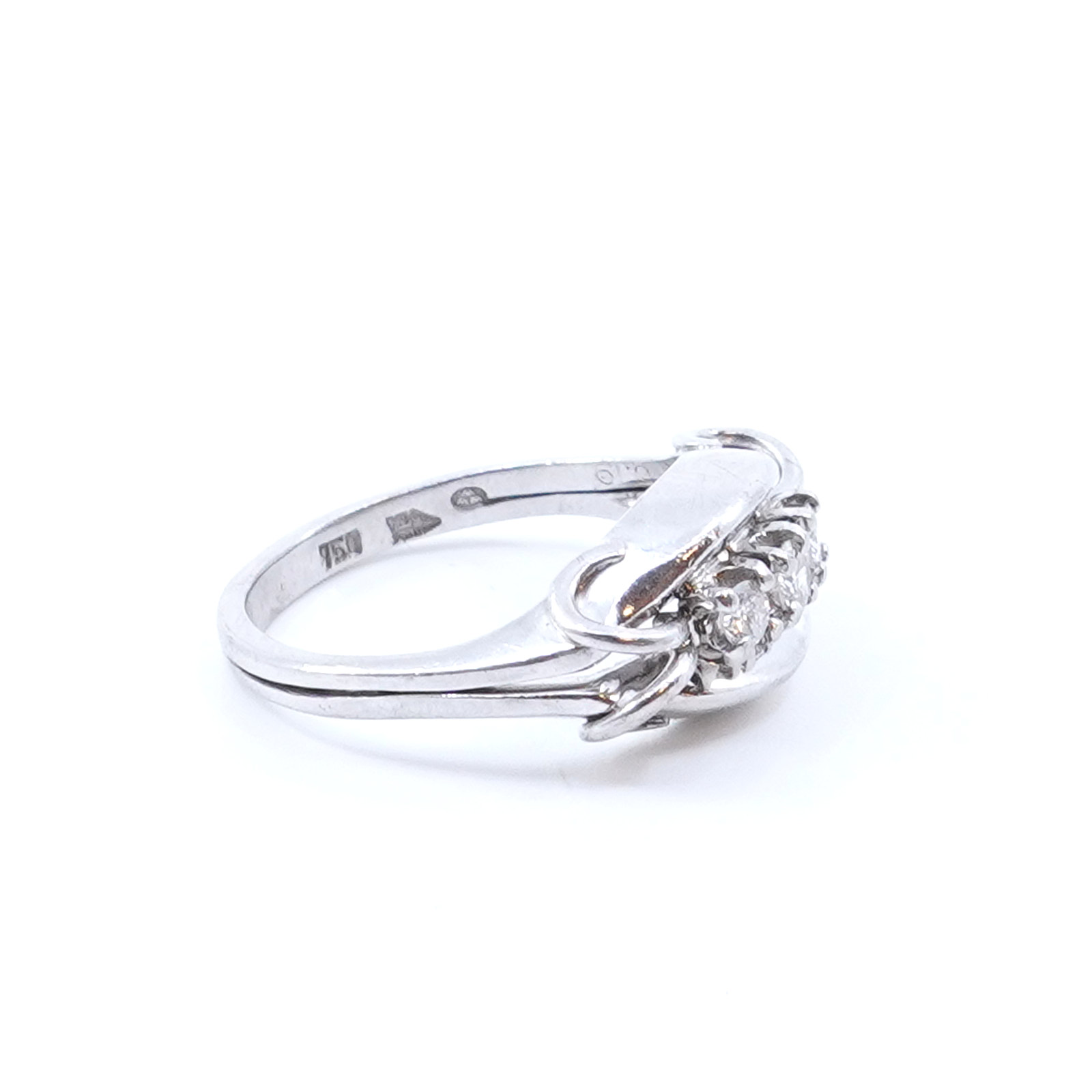 Ring Vitguld 18K 5,6g Ø16,75 Med diamanter 1xca0,08ct, 2xca0,05ct